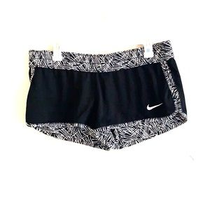 NIKE REVERSIBLE SHORTS ♠️